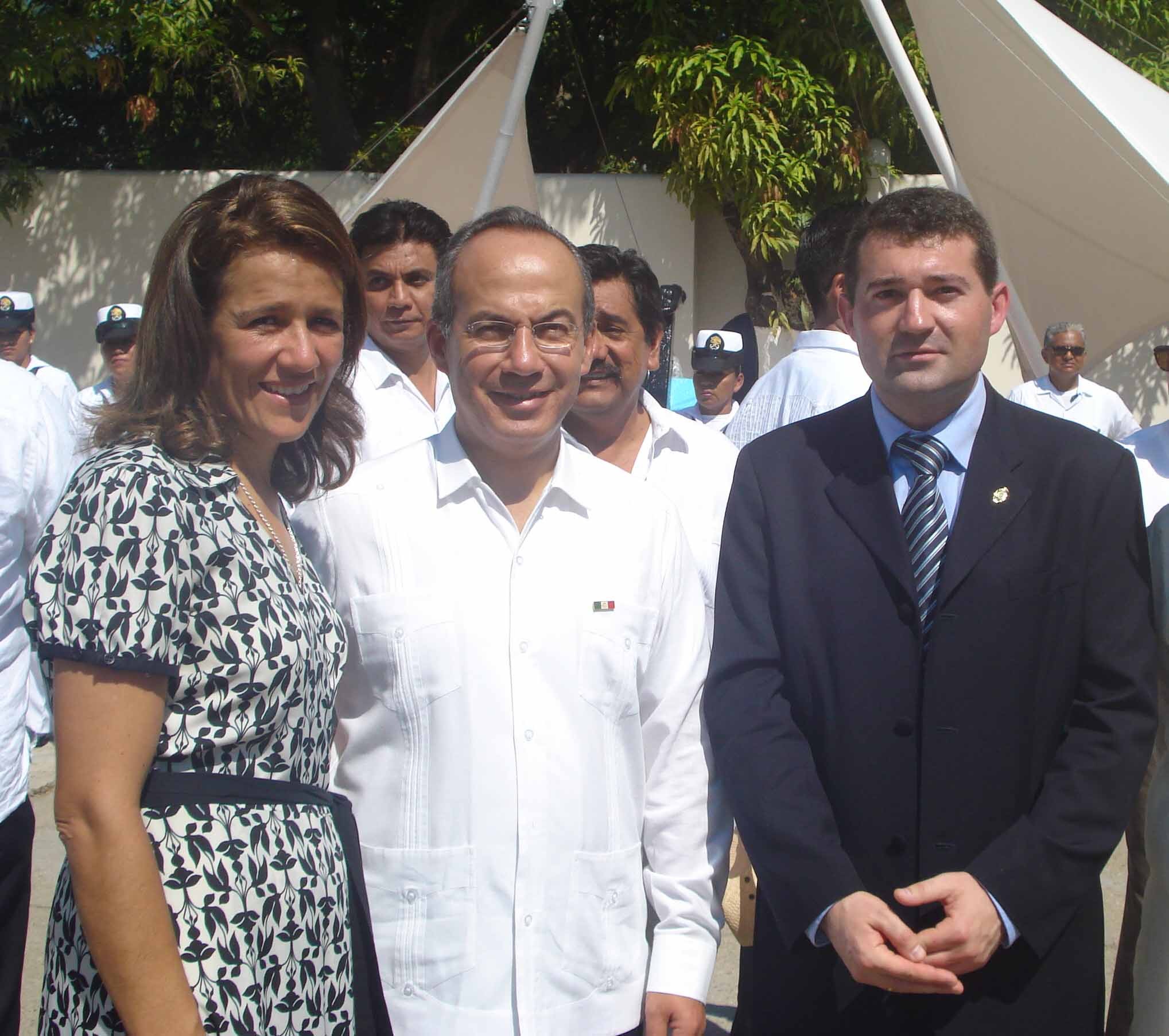 La primera dama mexicana, Margarita Zavala, el presidente de México, Felipe Calderón, y el alcalde de Ordizia, José Miguel Santamaria